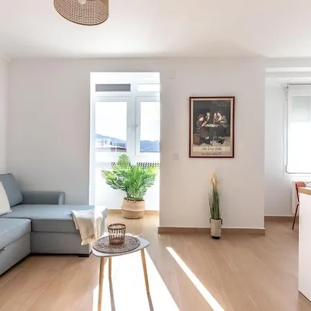 Piso Renovado Cerca Del Ayuntamiento Y Del Metro Apartment *